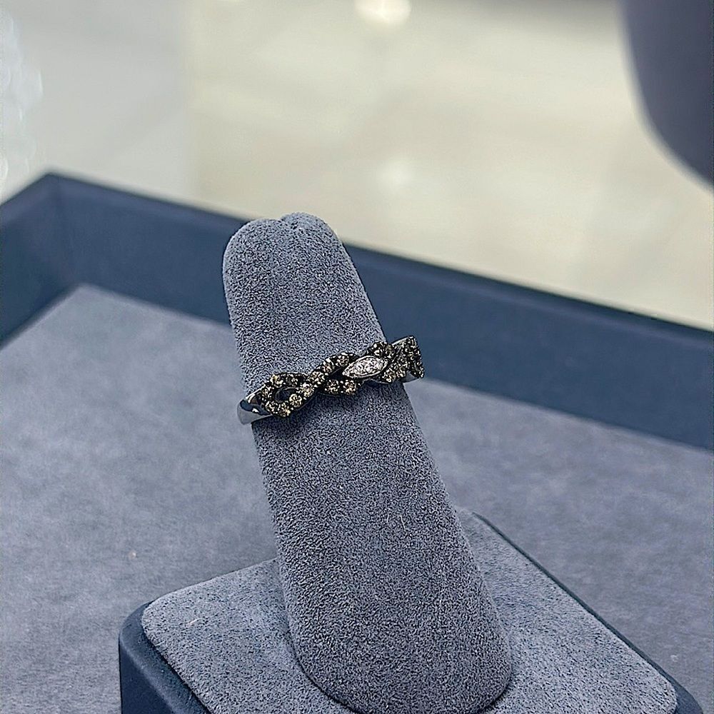 NEW! Levian 14K White Gold Infinity Ring Band Size 7 Chocolate & White Diamonds